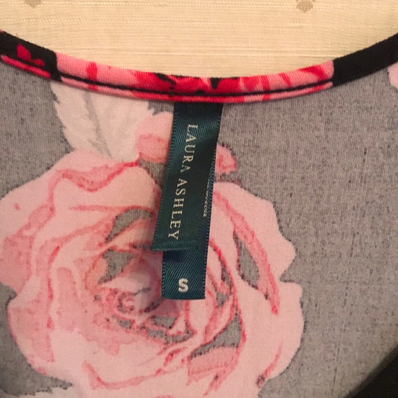 Laura Ashley rose nightgown with robe - Picture 3 of 3